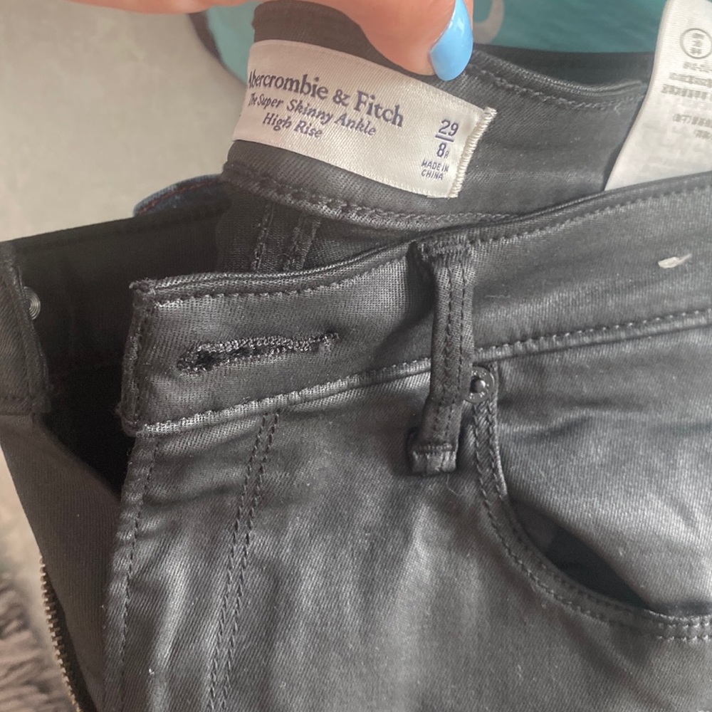 Matte black ankle skinny high rise abercrombie and Fitch jeans size 29/8